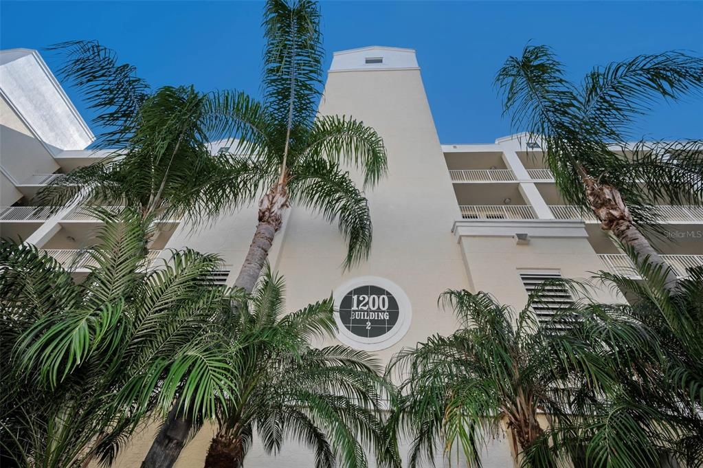 For Sale: $369,000 (2 beds, 2 baths, 1320 Square Feet)