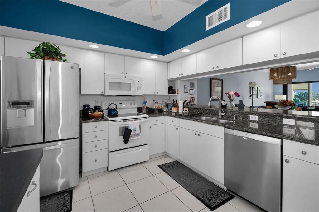 For Sale: $369,000 (2 beds, 2 baths, 1320 Square Feet)