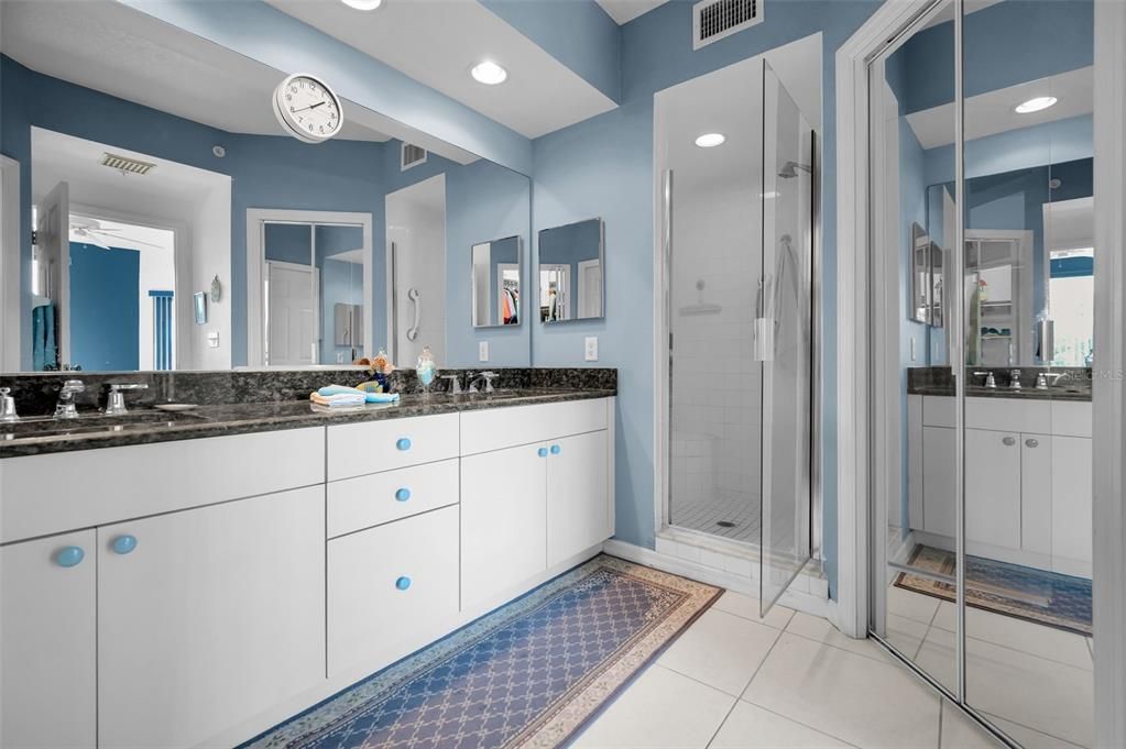 For Sale: $369,000 (2 beds, 2 baths, 1320 Square Feet)