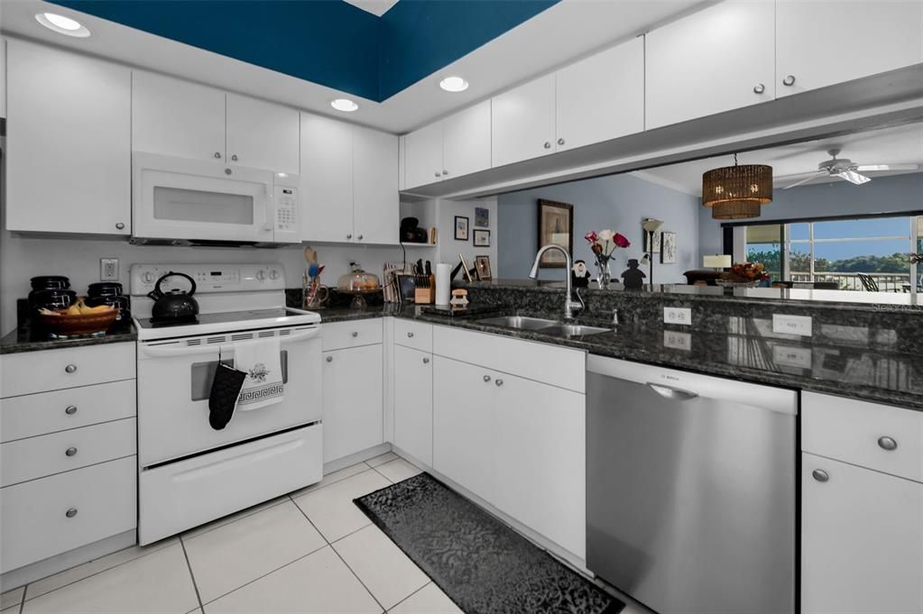 For Sale: $369,000 (2 beds, 2 baths, 1320 Square Feet)