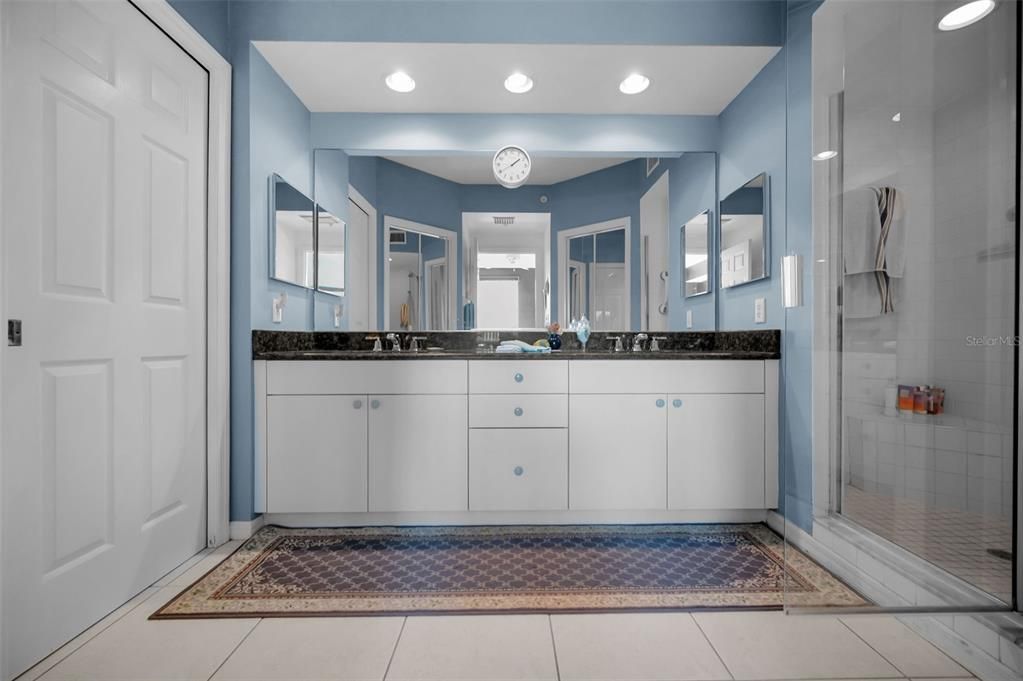 For Sale: $369,000 (2 beds, 2 baths, 1320 Square Feet)