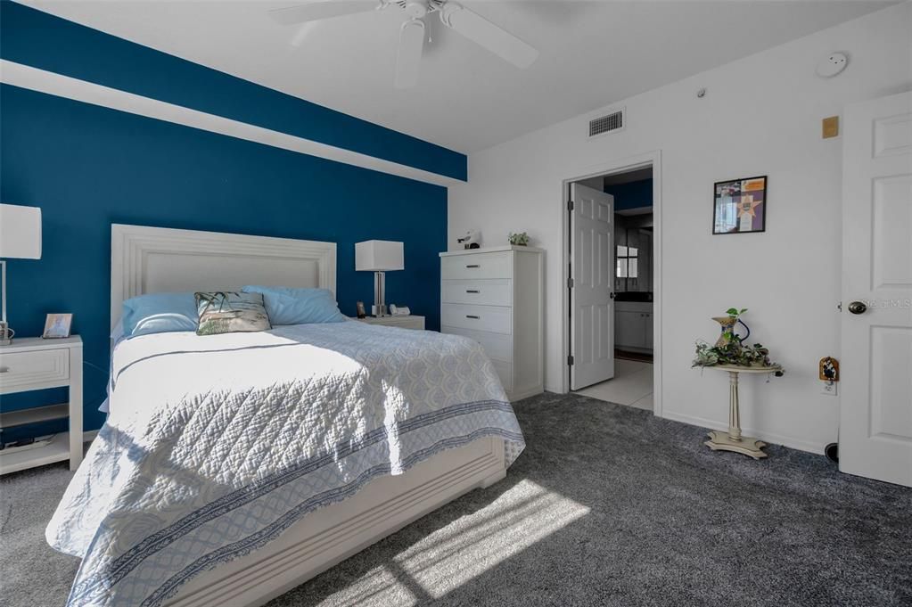 For Sale: $369,000 (2 beds, 2 baths, 1320 Square Feet)