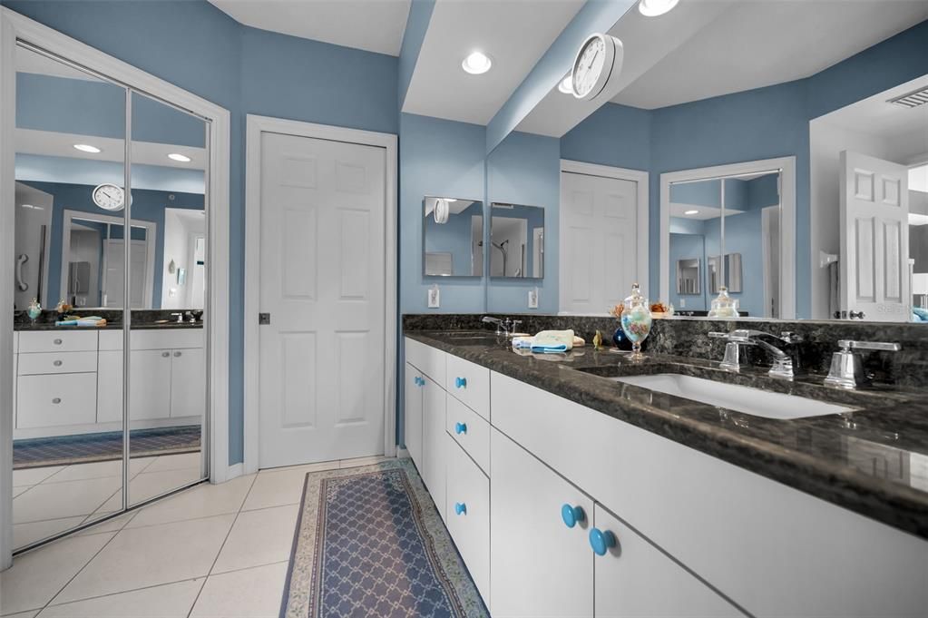 For Sale: $369,000 (2 beds, 2 baths, 1320 Square Feet)