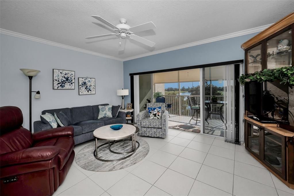 For Sale: $369,000 (2 beds, 2 baths, 1320 Square Feet)