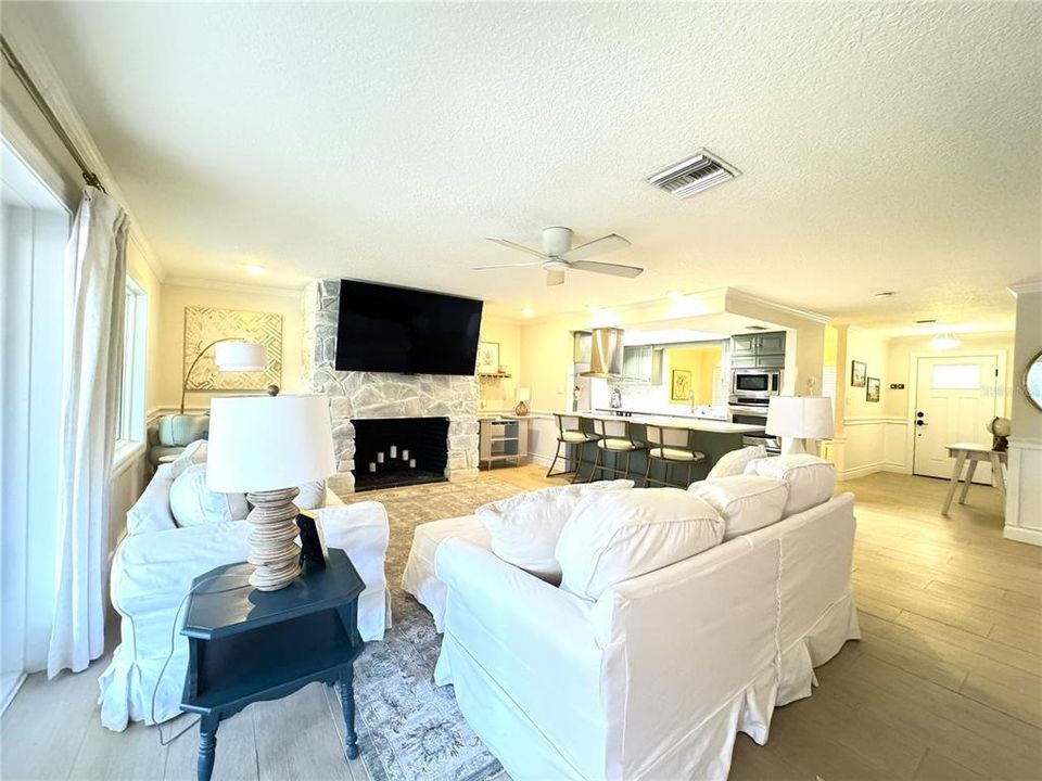 For Rent: $3,500 (3 beds, 2 baths, 2114 Square Feet)