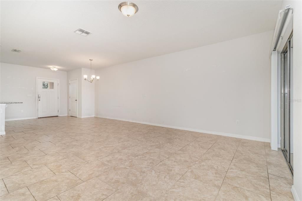 Под контрактом: $365,000 (3 спален, 2 ванн, 1568 Квадратных фут)