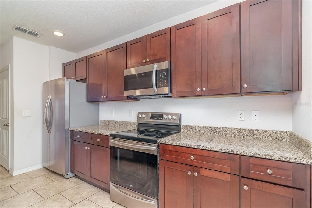 Под контрактом: $365,000 (3 спален, 2 ванн, 1568 Квадратных фут)