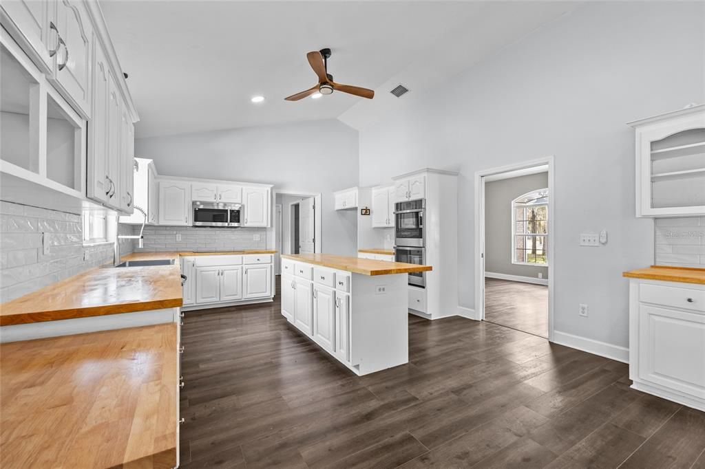 待售: $749,000 (4 贝兹, 3 浴室, 3293 平方英尺)