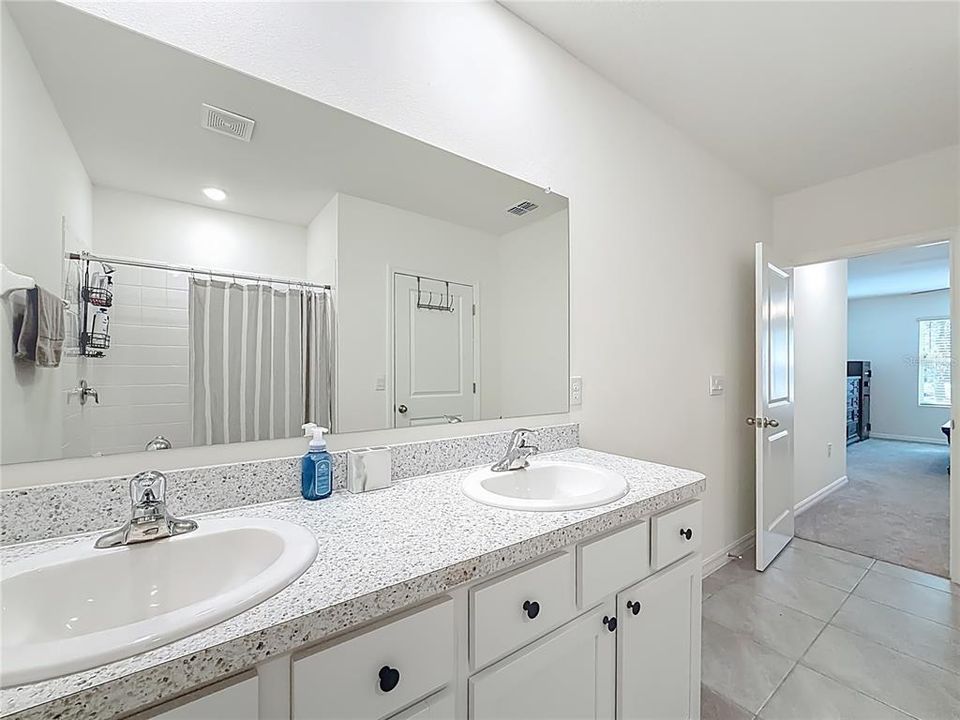 Active With Contract: $265,000 (3 beds, 2 baths, 1672 Square Feet)