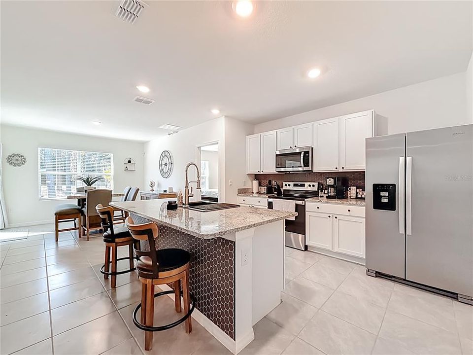 Active With Contract: $265,000 (3 beds, 2 baths, 1672 Square Feet)