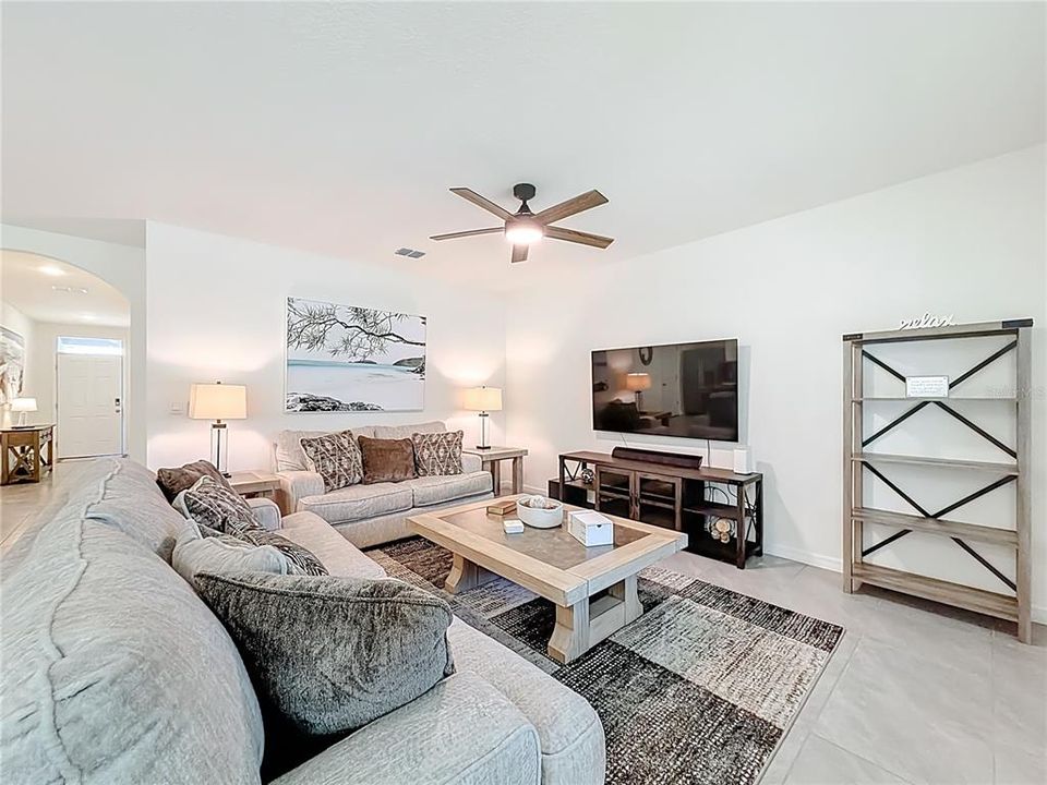 Active With Contract: $265,000 (3 beds, 2 baths, 1672 Square Feet)