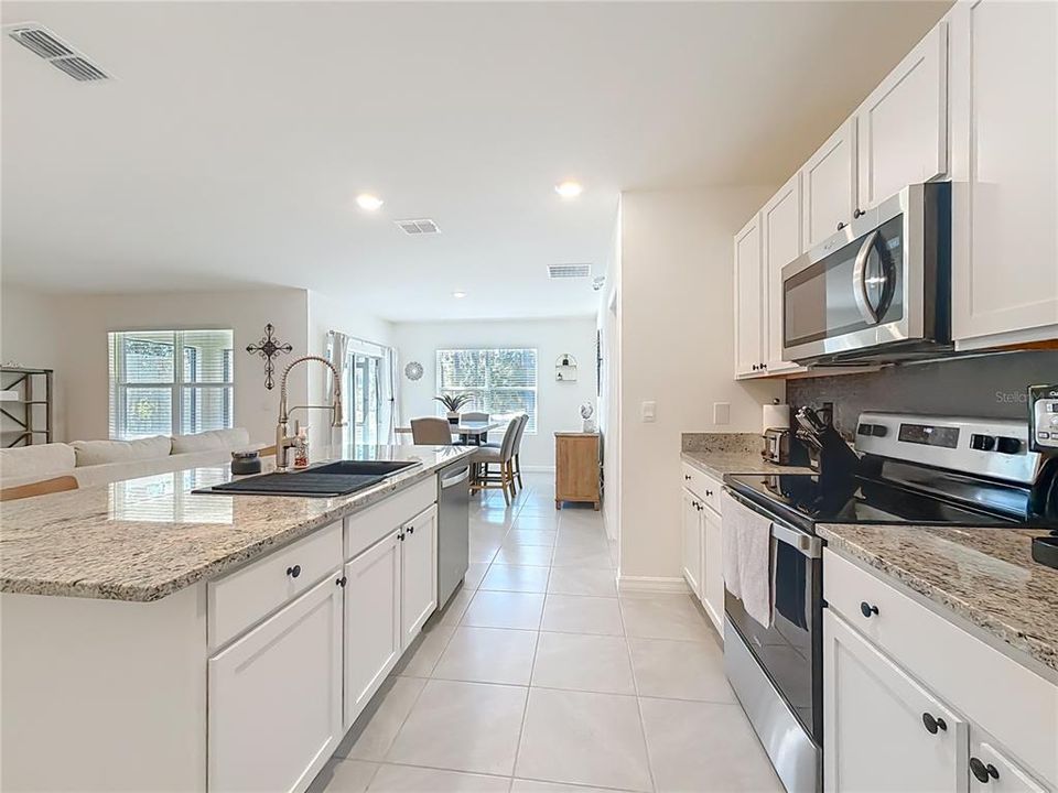 Active With Contract: $265,000 (3 beds, 2 baths, 1672 Square Feet)