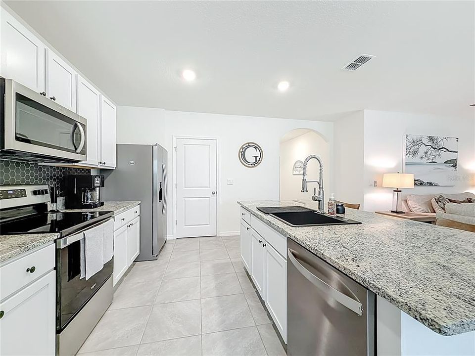 Active With Contract: $265,000 (3 beds, 2 baths, 1672 Square Feet)