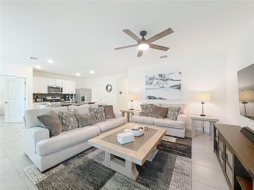 Active With Contract: $265,000 (3 beds, 2 baths, 1672 Square Feet)