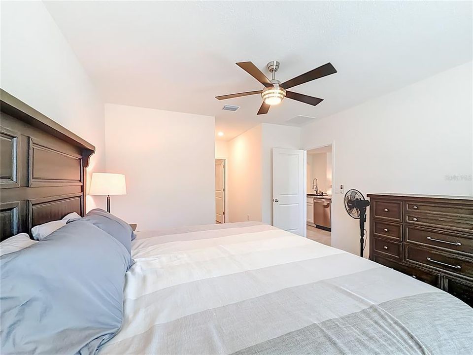 Active With Contract: $265,000 (3 beds, 2 baths, 1672 Square Feet)