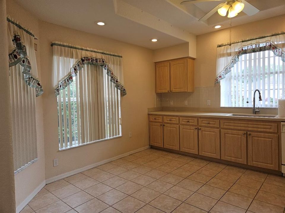 待售: $275,000 (3 贝兹, 2 浴室, 1832 平方英尺)