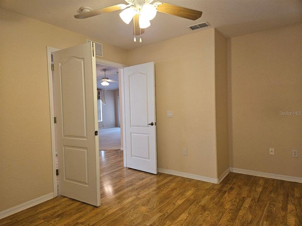 待售: $275,000 (3 贝兹, 2 浴室, 1832 平方英尺)