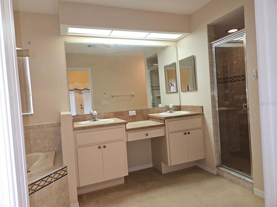 待售: $275,000 (3 贝兹, 2 浴室, 1832 平方英尺)