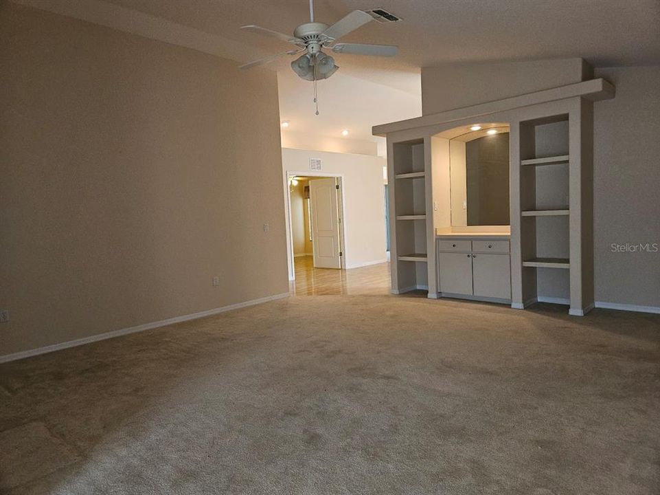 待售: $275,000 (3 贝兹, 2 浴室, 1832 平方英尺)