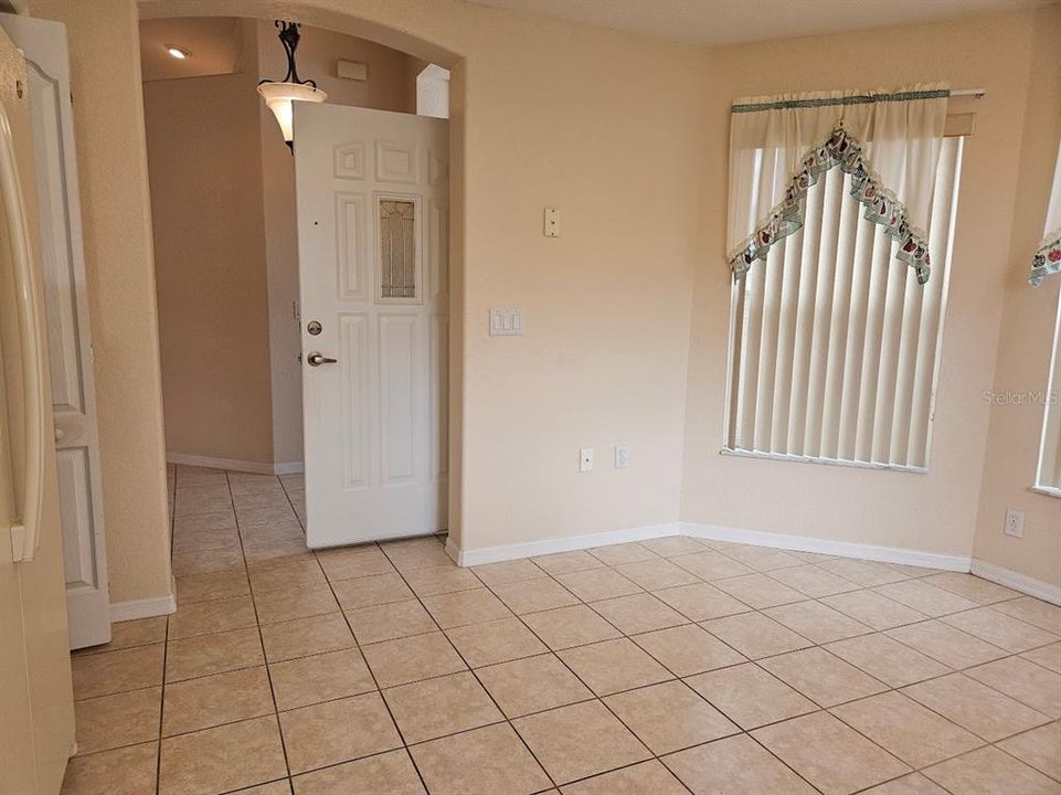 待售: $275,000 (3 贝兹, 2 浴室, 1832 平方英尺)