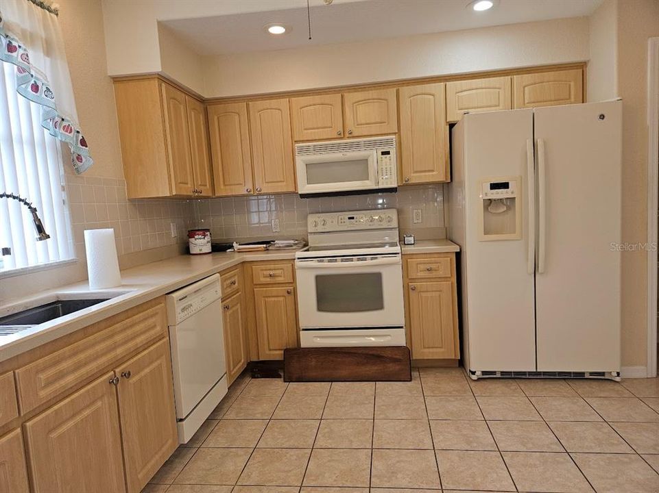 待售: $275,000 (3 贝兹, 2 浴室, 1832 平方英尺)