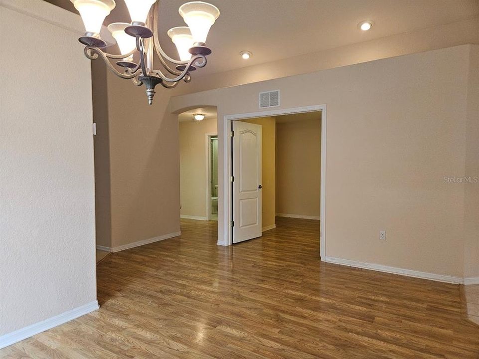 待售: $275,000 (3 贝兹, 2 浴室, 1832 平方英尺)