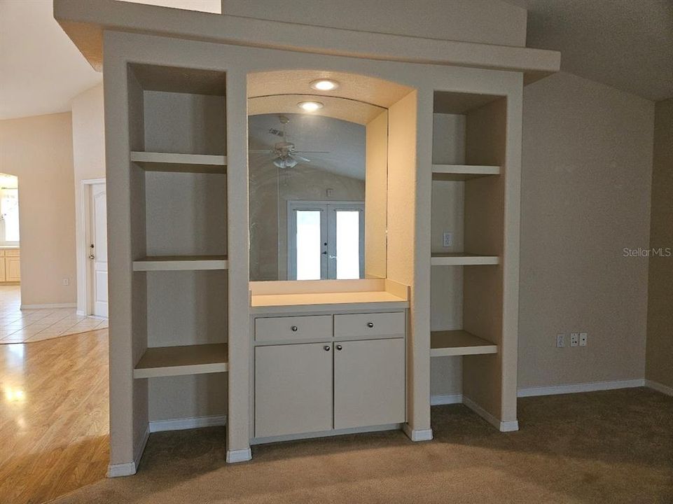 待售: $275,000 (3 贝兹, 2 浴室, 1832 平方英尺)