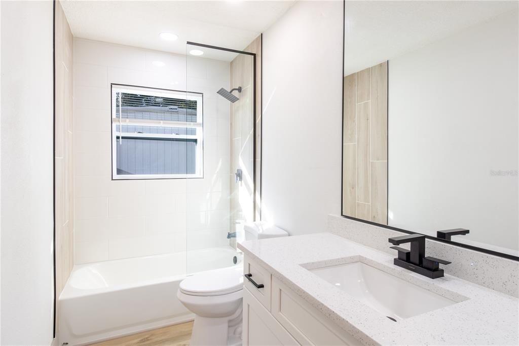 На продажу: $320,000 (4 спален, 2 ванн, 1808 Квадратных фут)