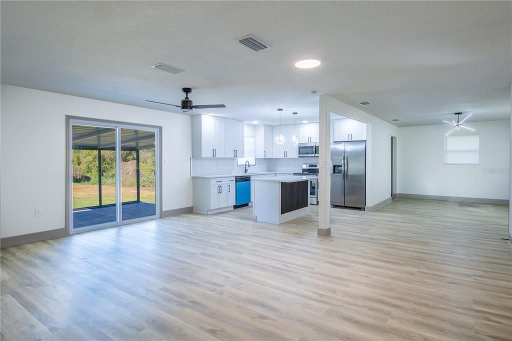 На продажу: $320,000 (4 спален, 2 ванн, 1808 Квадратных фут)