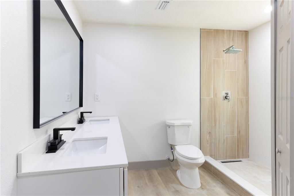 На продажу: $320,000 (4 спален, 2 ванн, 1808 Квадратных фут)