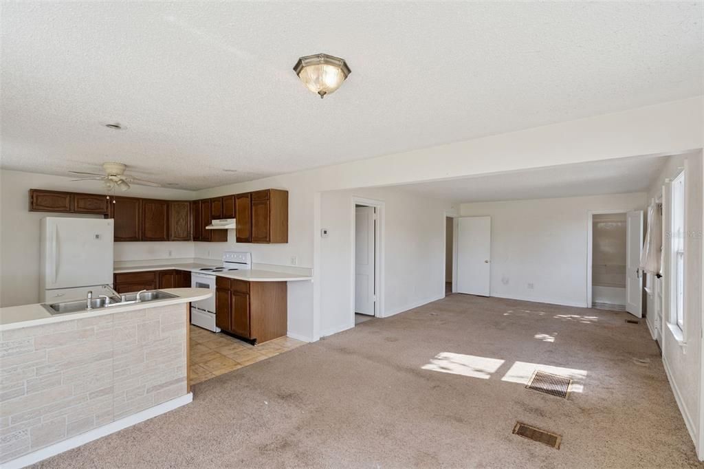 Active With Contract: $90,000 (1 beds, 1 baths, 576 Square Feet)