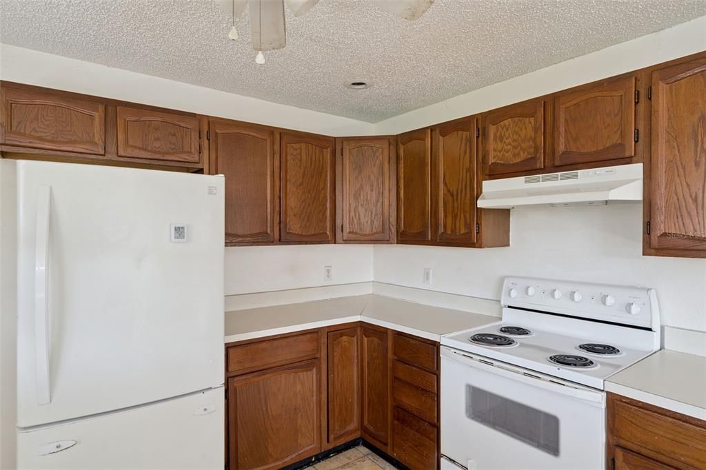 Active With Contract: $90,000 (1 beds, 1 baths, 576 Square Feet)