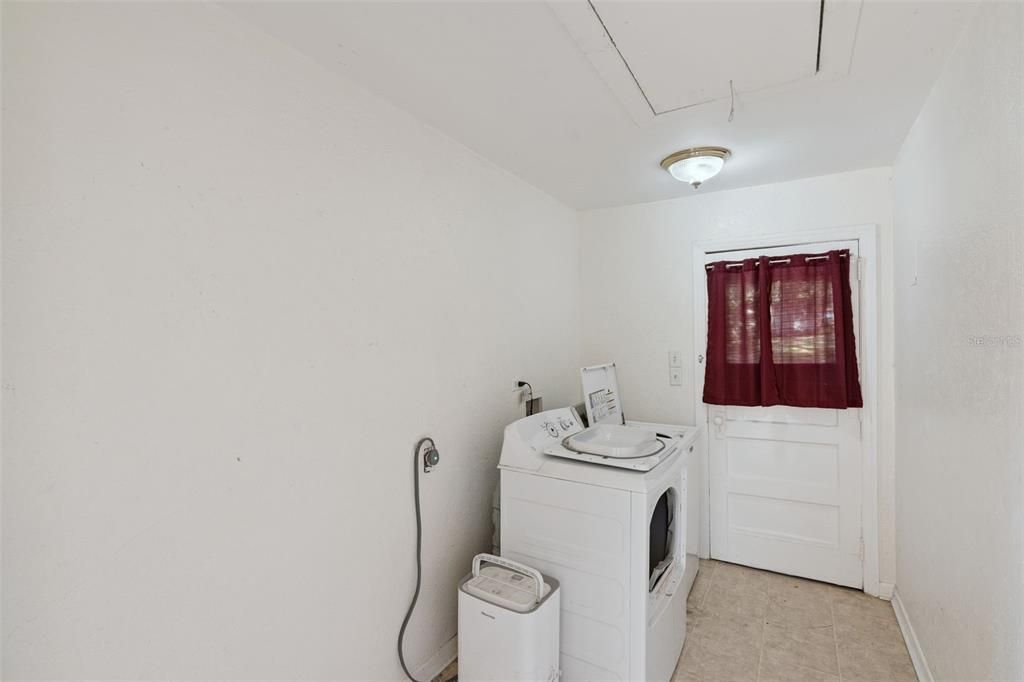 Active With Contract: $90,000 (1 beds, 1 baths, 576 Square Feet)