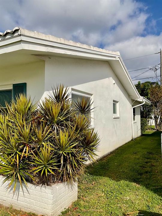 待售: $170,000 (2 贝兹, 1 浴室, 858 平方英尺)