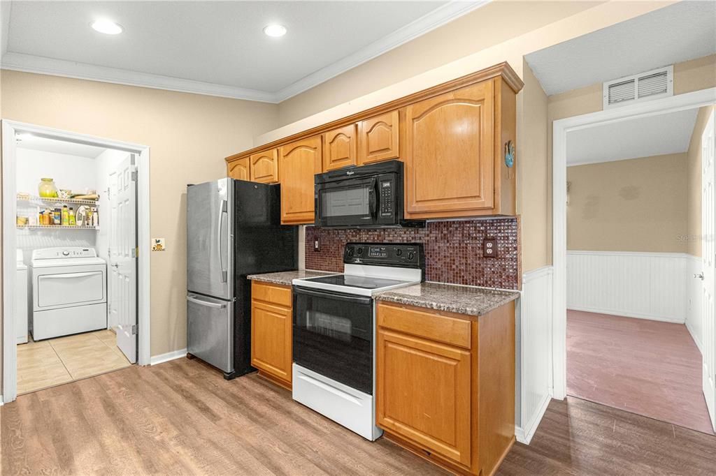 待售: $375,000 (4 贝兹, 3 浴室, 2207 平方英尺)