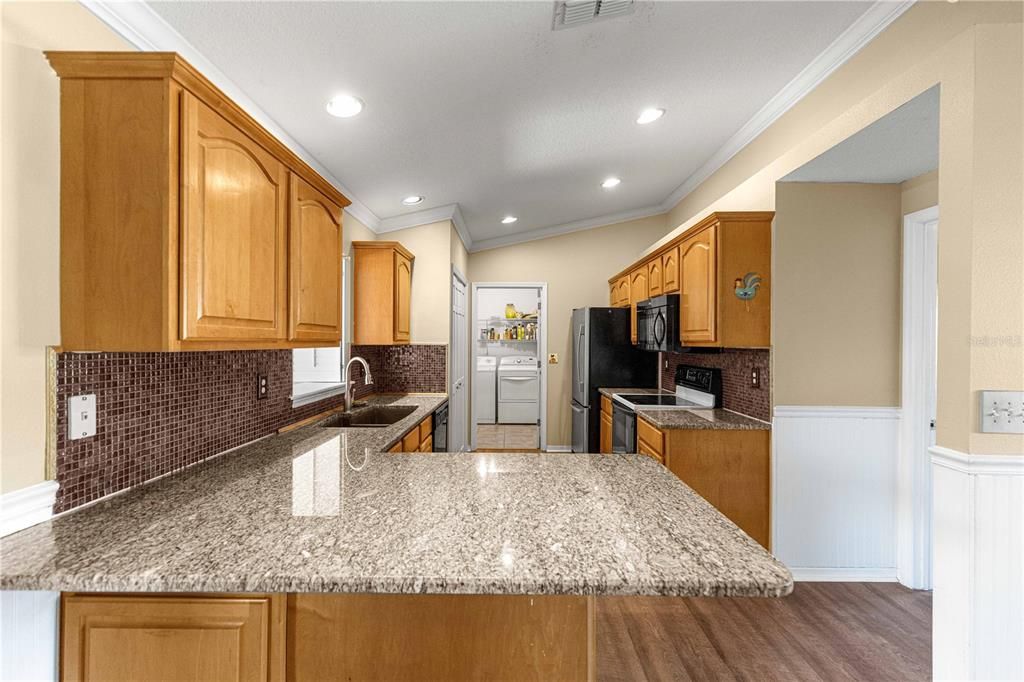 待售: $375,000 (4 贝兹, 3 浴室, 2207 平方英尺)