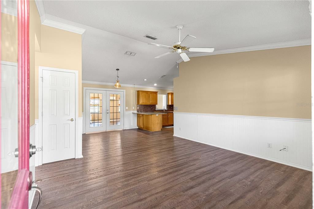 待售: $375,000 (4 贝兹, 3 浴室, 2207 平方英尺)