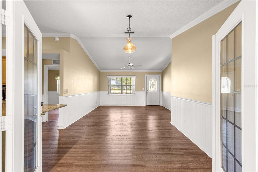 待售: $375,000 (4 贝兹, 3 浴室, 2207 平方英尺)