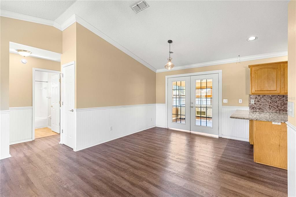 待售: $375,000 (4 贝兹, 3 浴室, 2207 平方英尺)