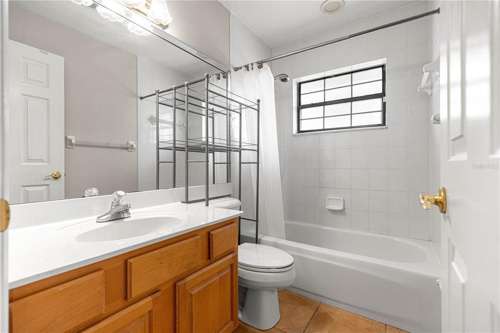 待售: $375,000 (4 贝兹, 3 浴室, 2207 平方英尺)