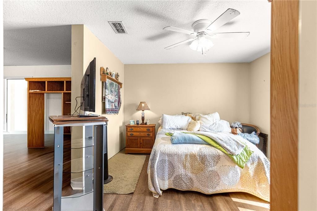 待售: $375,000 (4 贝兹, 3 浴室, 2207 平方英尺)