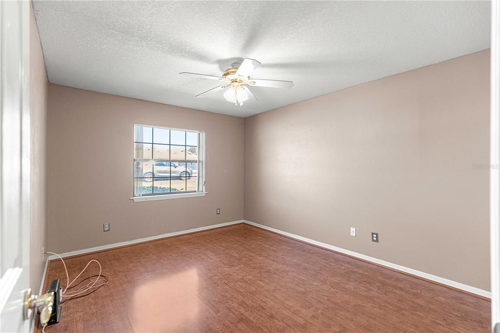 待售: $375,000 (4 贝兹, 3 浴室, 2207 平方英尺)