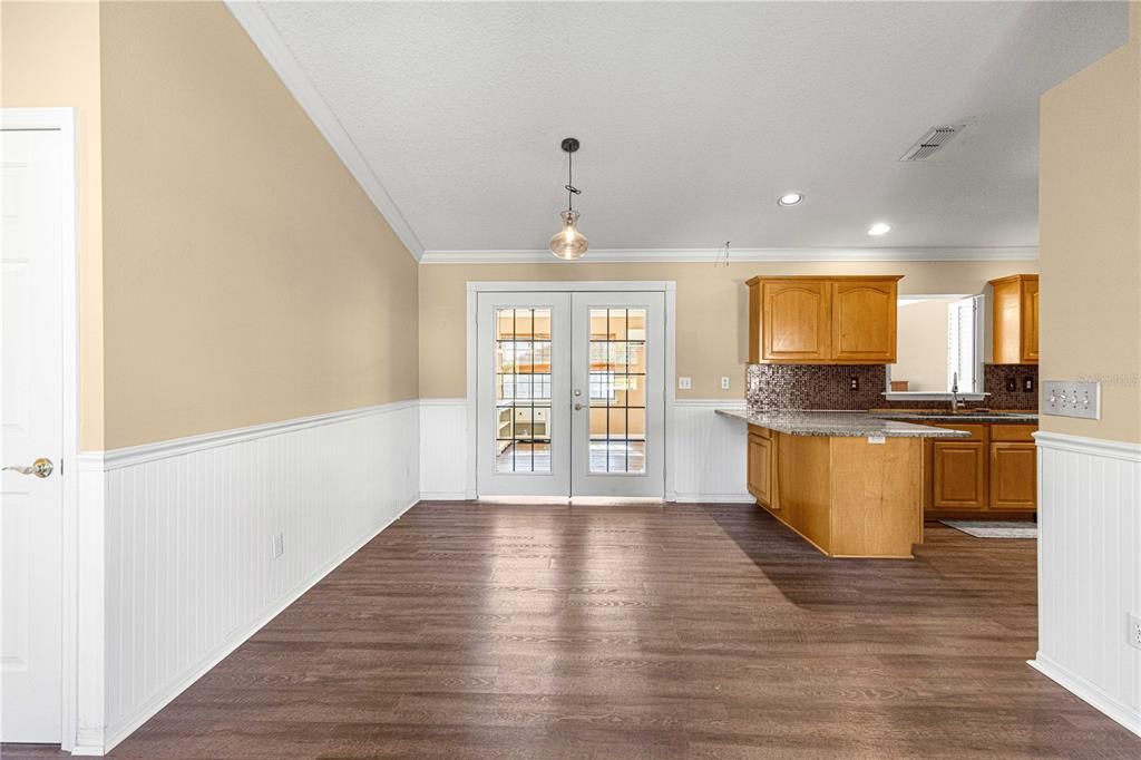 待售: $375,000 (4 贝兹, 3 浴室, 2207 平方英尺)