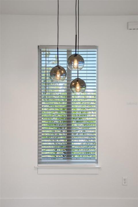 For Rent: $2,495 (4 beds, 2 baths, 1882 Square Feet)