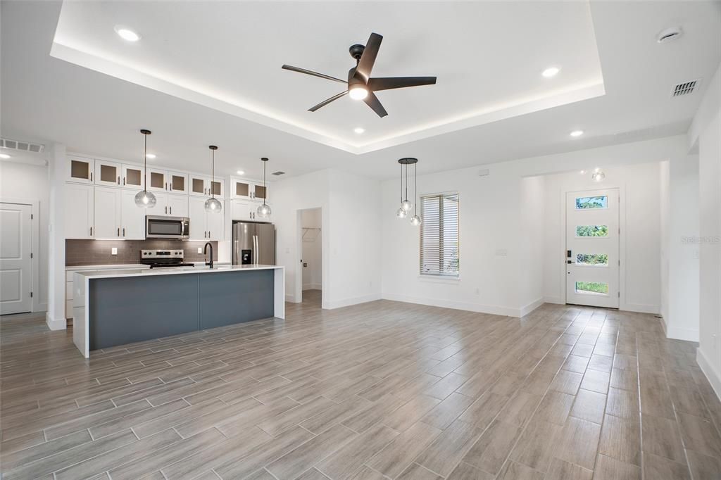 For Rent: $2,495 (4 beds, 2 baths, 1882 Square Feet)