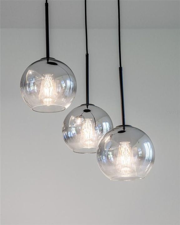 For Rent: $2,495 (4 beds, 2 baths, 1882 Square Feet)