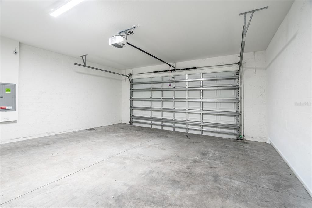 For Rent: $2,495 (4 beds, 2 baths, 1882 Square Feet)