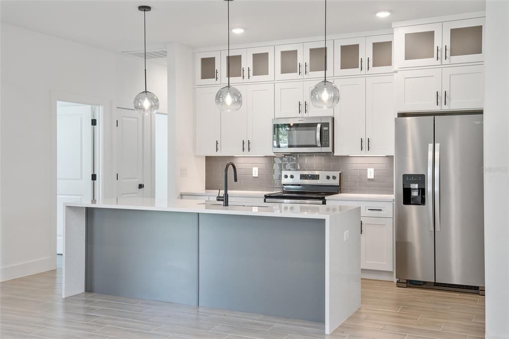 For Rent: $2,495 (4 beds, 2 baths, 1882 Square Feet)