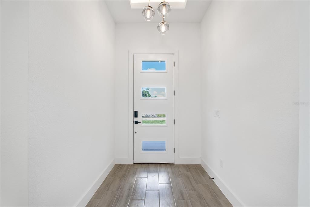 For Rent: $2,495 (4 beds, 2 baths, 1882 Square Feet)