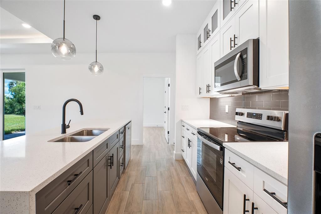 For Rent: $2,495 (4 beds, 2 baths, 1882 Square Feet)